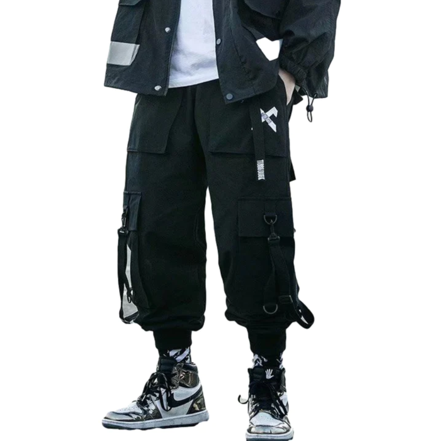 Techwear Cargo Pants vs. Traditional Cargo Pants - What's the Difference?