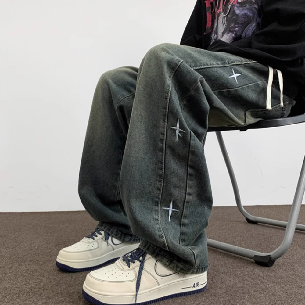 Distressed Side Star Embroidery Jeans