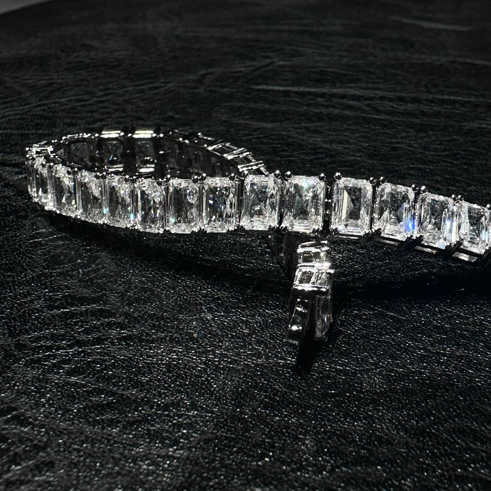 WIC | Emerald T Square Diamond Bracelet