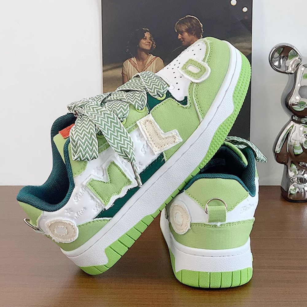 Retro Wide Lace Letter Patch Shoes