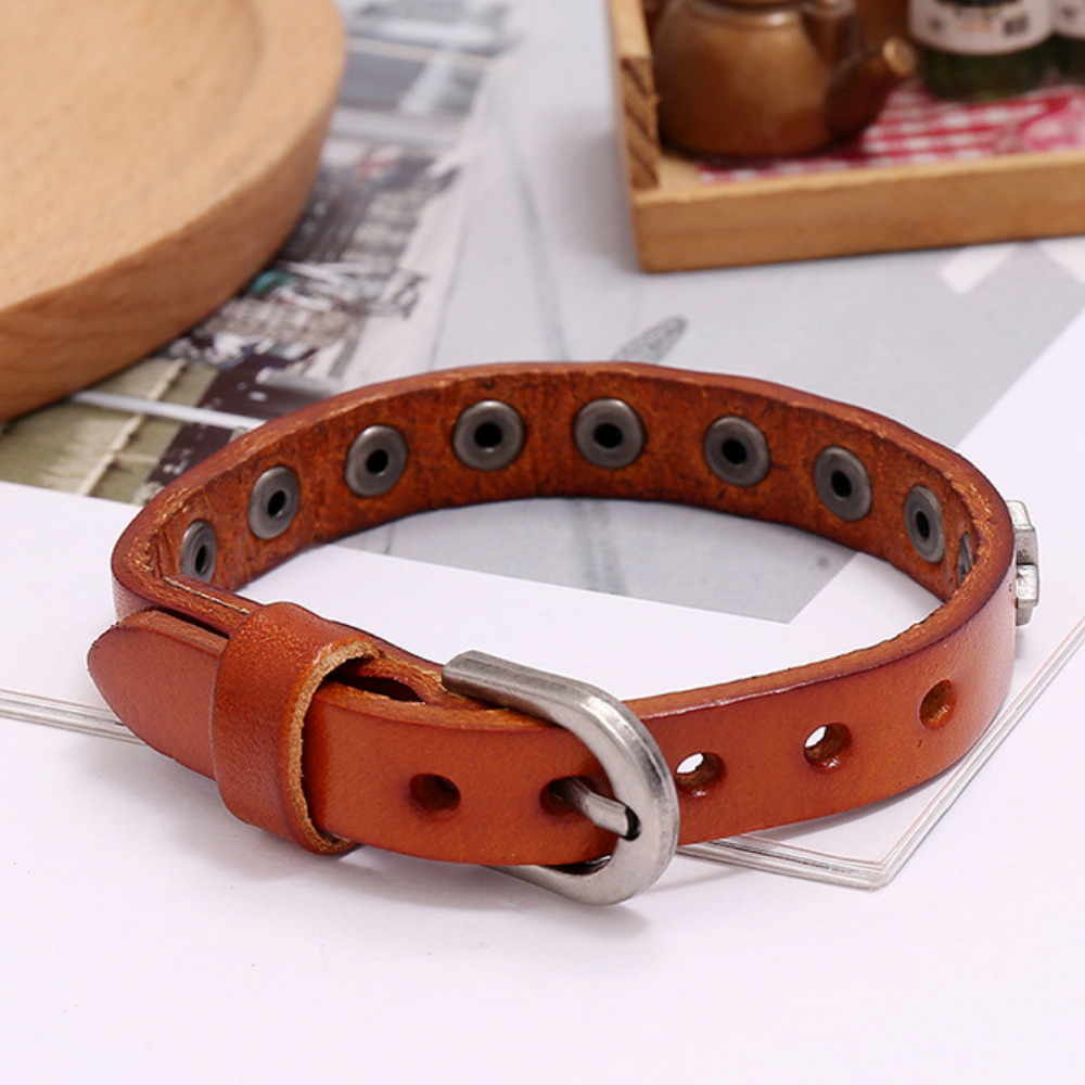 Retro Star Cowhide Bracelet