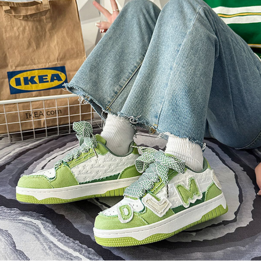 Retro Wide Lace Letter Patch Shoes