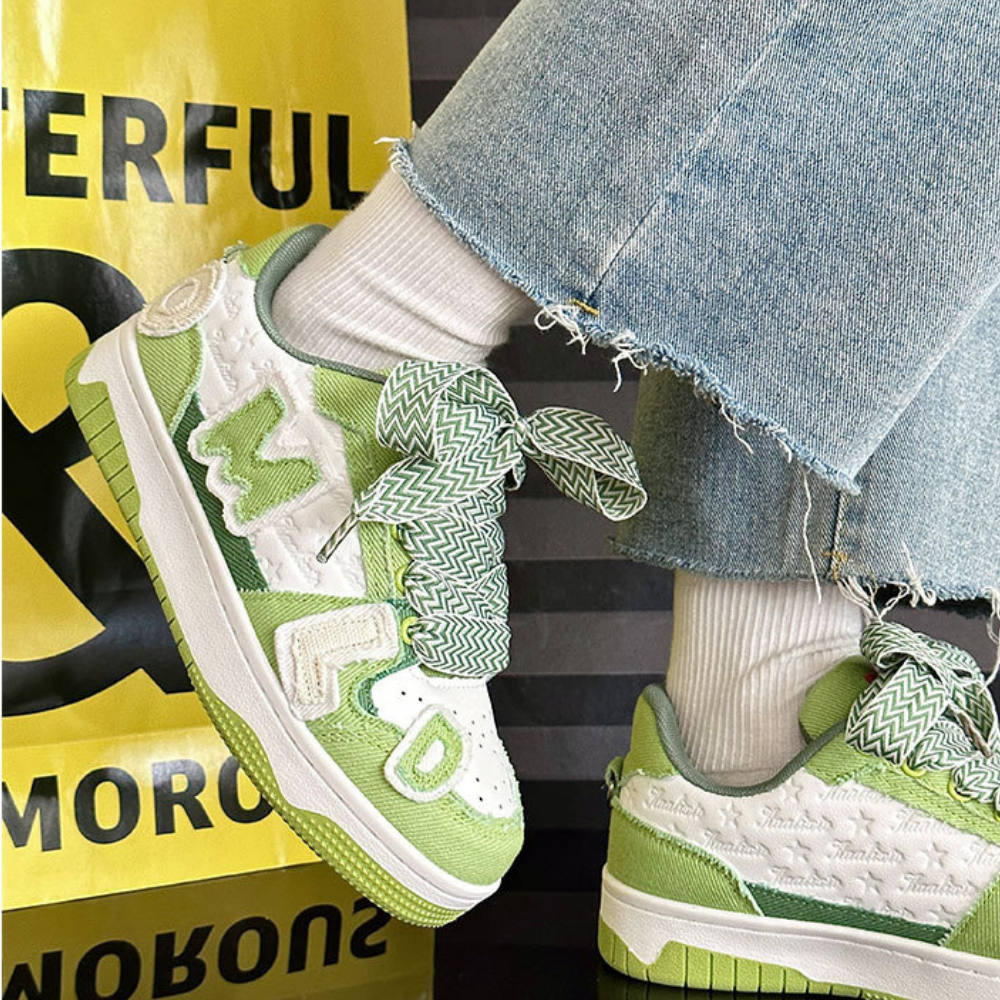 Retro Wide Lace Letter Patch Shoes