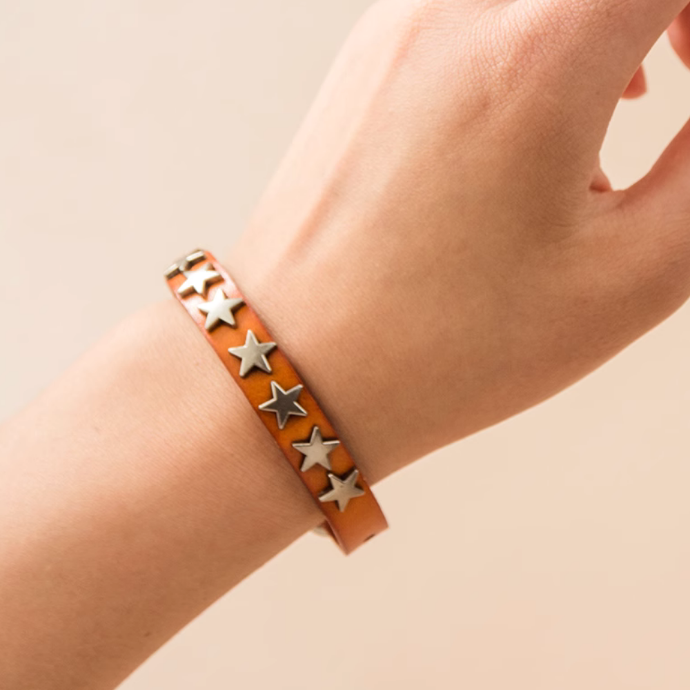 Retro Star Cowhide Bracelet