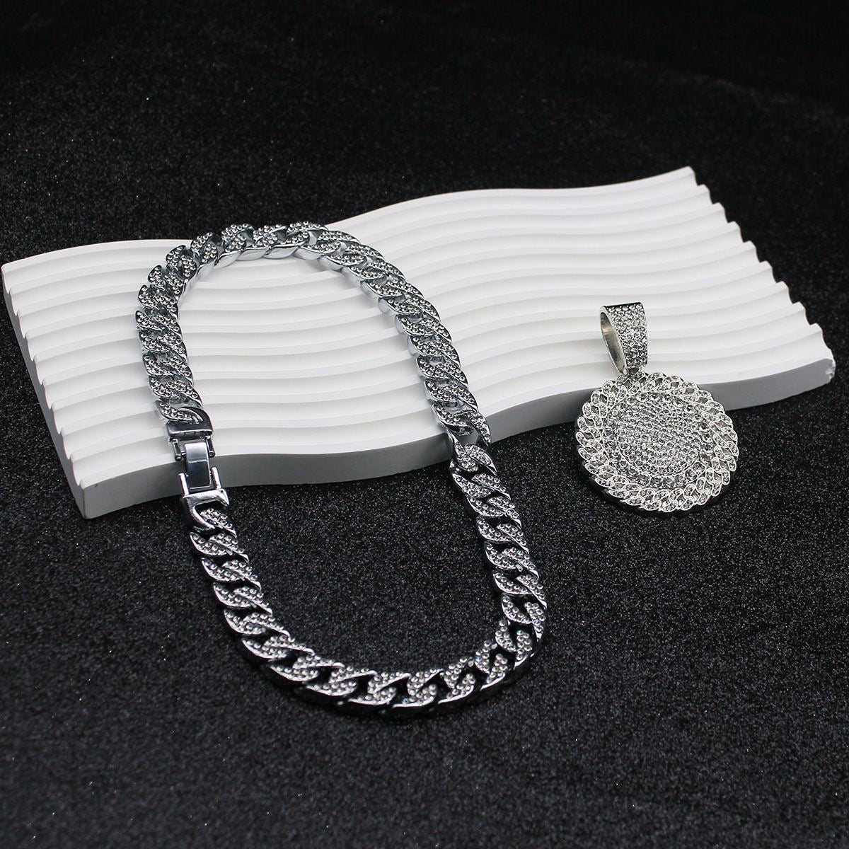 LoopStone Diamond-Cut Gold Necklace