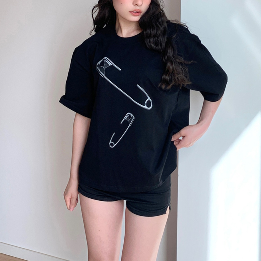 Minimalist Solid Pin Print T-Shirt