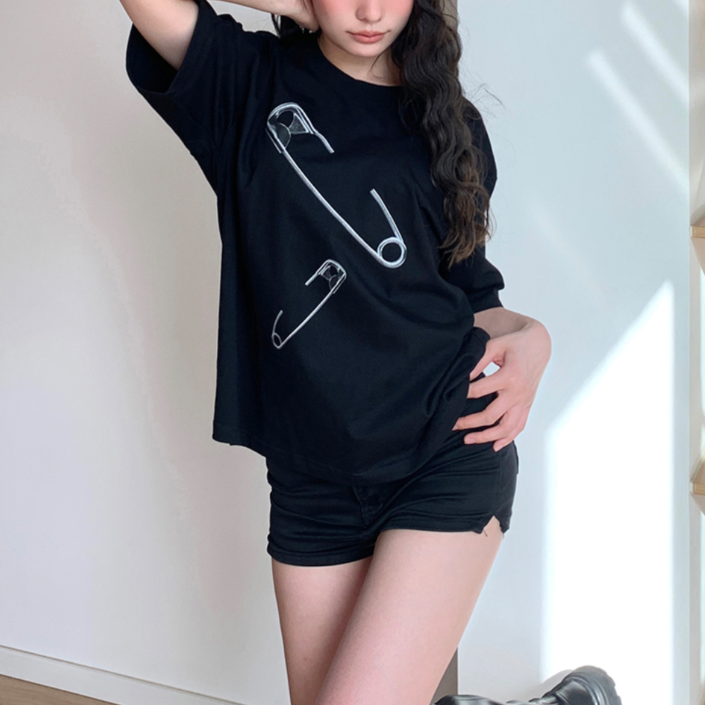 Minimalist Solid Pin Print T-Shirt