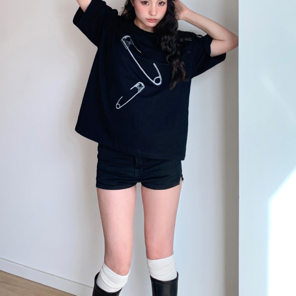 Minimalist Solid Pin Print T-Shirt