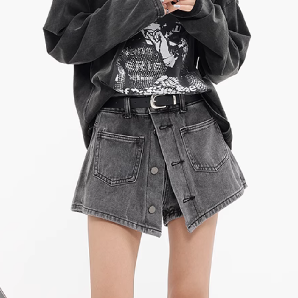 Women's Versatile Fake Two-Piece Shorts