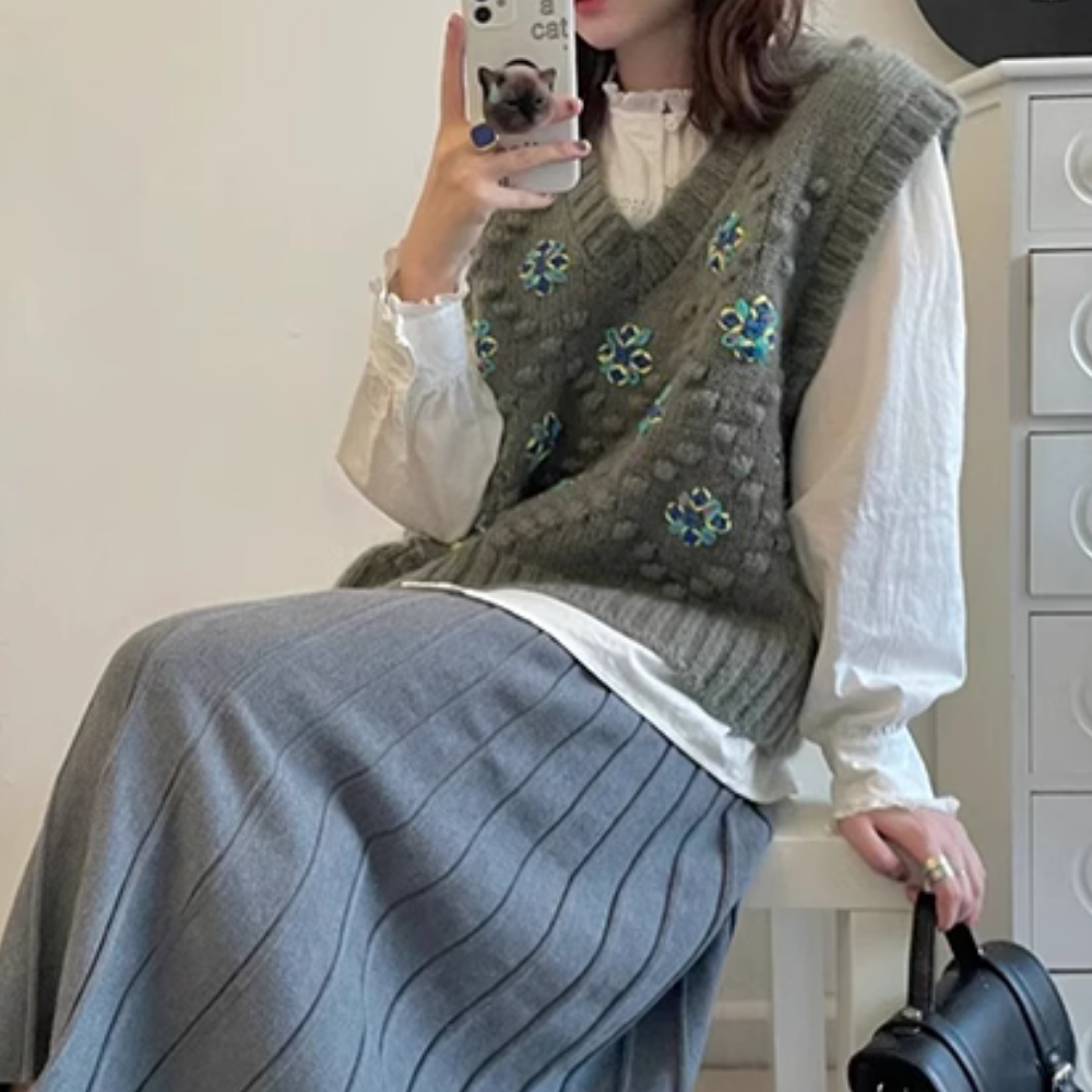 Women's Urban Flower Embroidered Knitted Vest